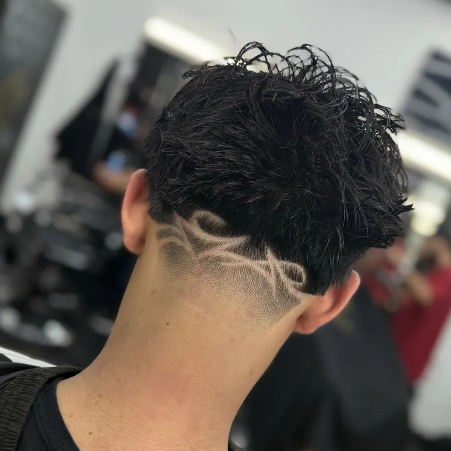 Rizos con diseño freestyle en la nuca, por alexgcutz