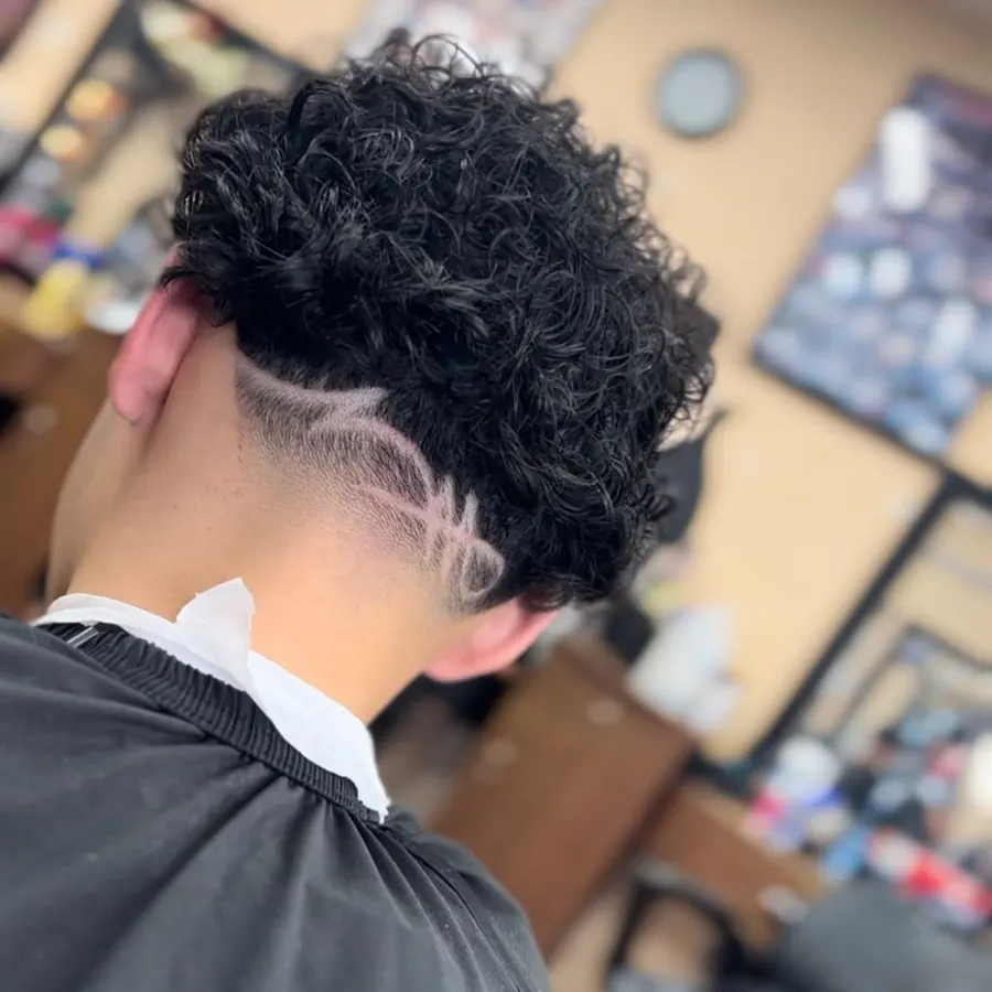 Rizos con diseño en la nuca, por jefectz